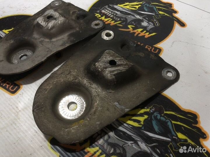 Кронштейн подрамника передний Audi A4 B5 AEB 1997