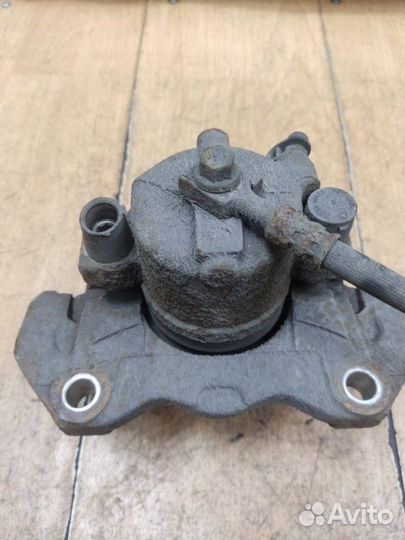 Суппорт передний правый Opel Astra H Z16XE