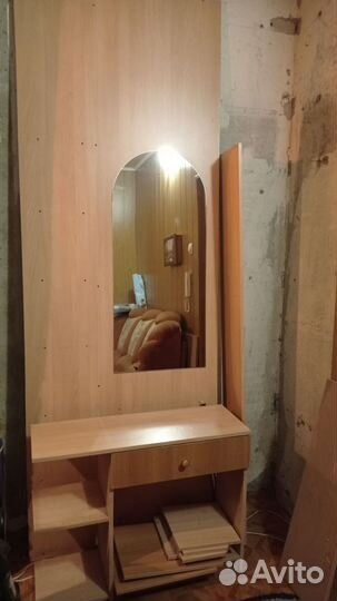 Зеркало с ящиком