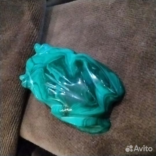 Фигурка лягушка из малахита