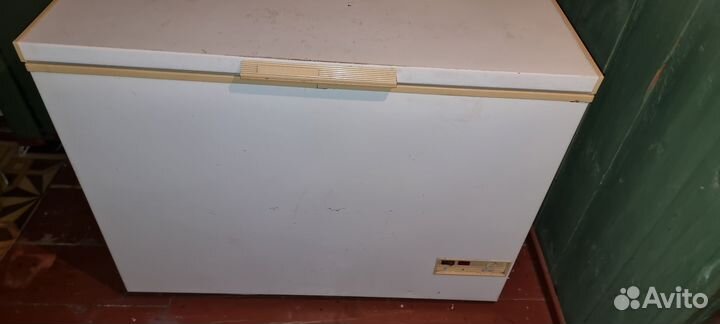 Морозильный ларь с глухой крышкой бу