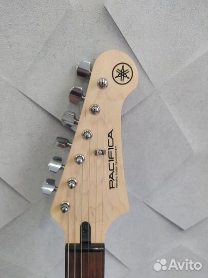 Электрогитара Yamaha Pacifica 012 + комбик