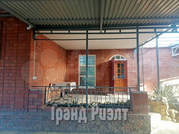 Дом 164,8 м² на участке 8 сот.