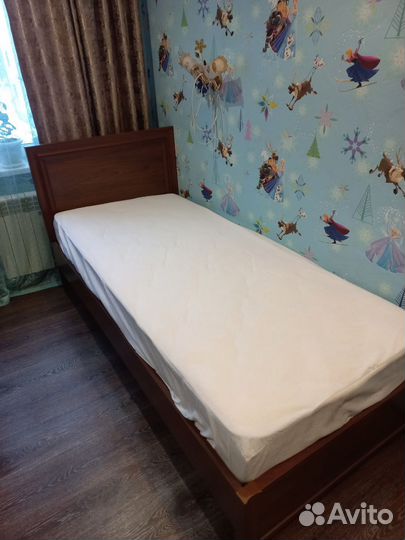Кровать с матрасом
