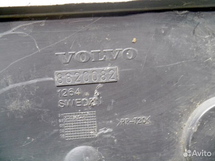 Дефлектор радиатора (пыльник радиатора) S80. -2006