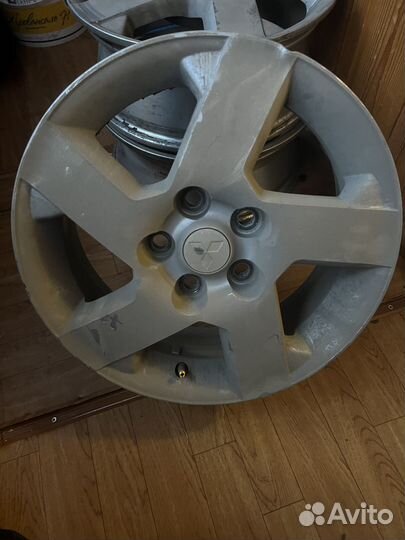 Оригинальные диски на mitsubishi outlander r16