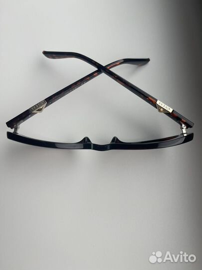 Солнцезащитные очки женские Guess