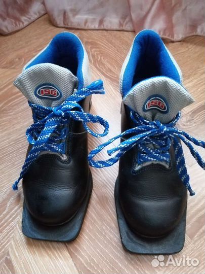 Лыжные кожаные ботинки 35 размера
