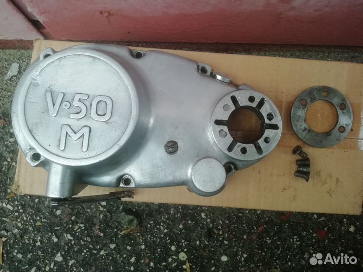 Крышка V-50M (левая) мопед Карпаты