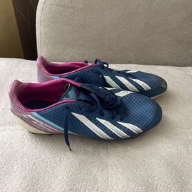 Футбольные бутсы adidas