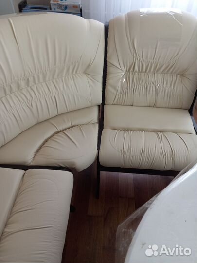 Кухонный мягкий уголок