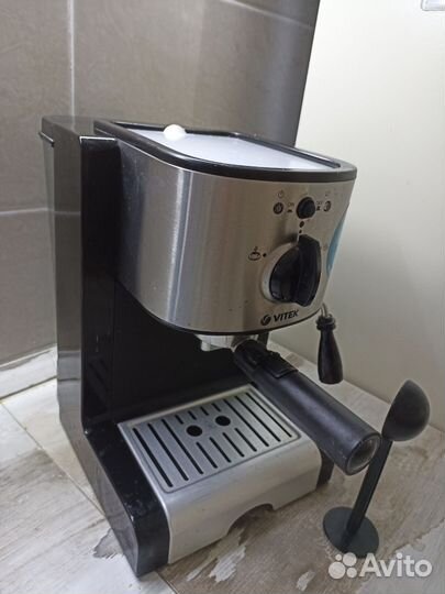 Кофеварка рожковая Vitek VT-1513 BK серебристая