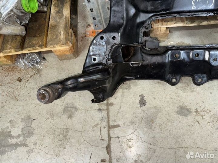Подрамник передний Nissan X-Trail T30 QR20DE 2.0