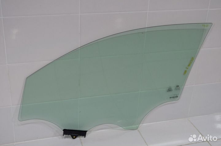 Стекло двери переднее правое Hyundai Tucson 3