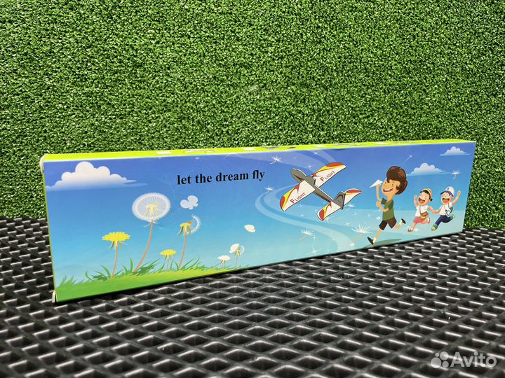 Летающий самолет с моторчиком планер