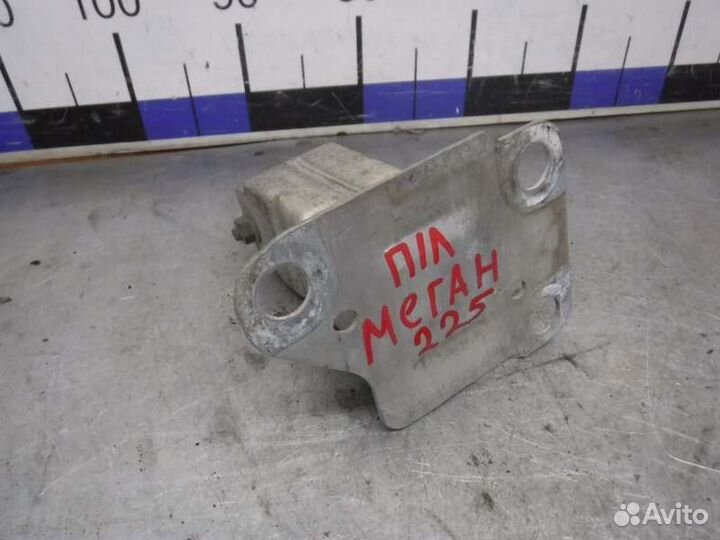 Кронштейн усилителя бампера передний левый Renault