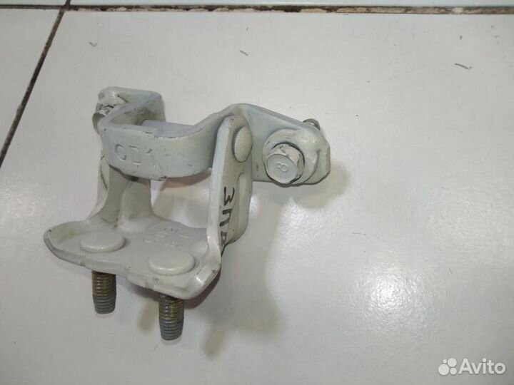 Петля двери задней правой верхняя Mitsubishi Grand