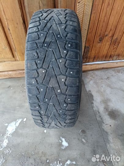 Pirelli Ice Zero 215/65 R16