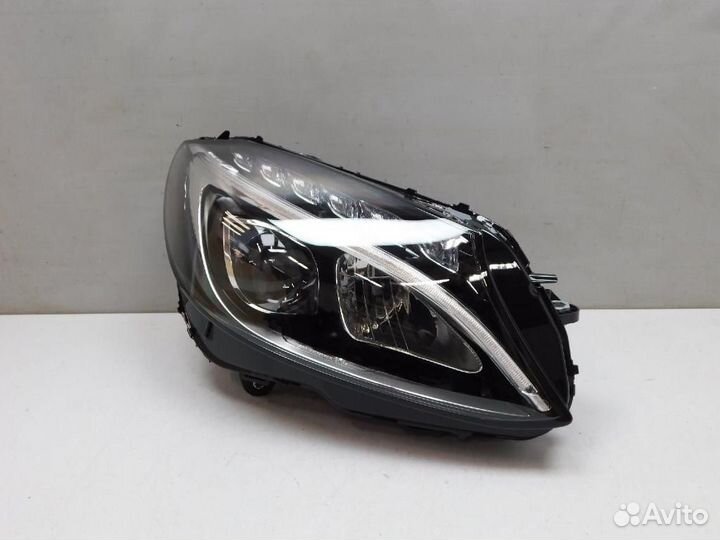 Фара правая Mercedes-Benz C-Class