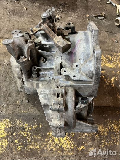 МКПП (механическая коробка переключения передач) C