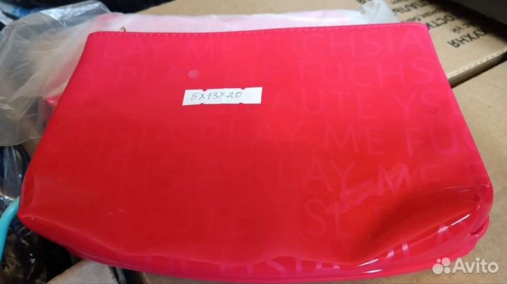 Косметичка лаковая новая