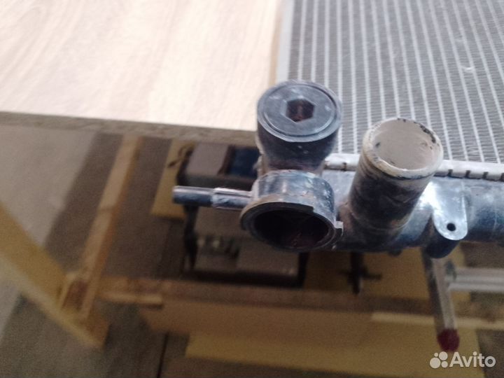 Продам радиатор nissan primera