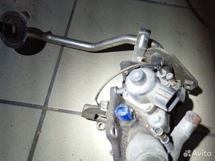 Корпус верхнего термостата с трубкой egr для mr20