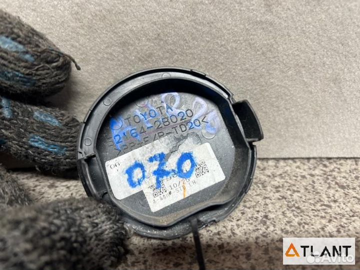 Заглушка бампера задняя левая toyota estima