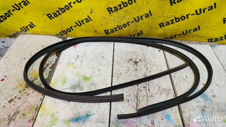 Уплотнители дверей верхние пара Форд Эскейп 1