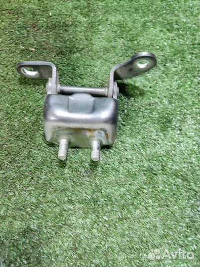 Петля двери задняя левая Geely Emgrand EC7