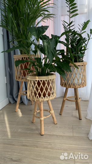 Кашпо на ножках из бамбука