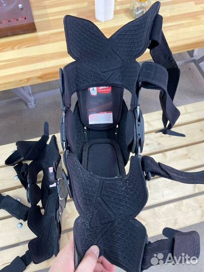 Наколенники Leatt Knee Brace X-Frame