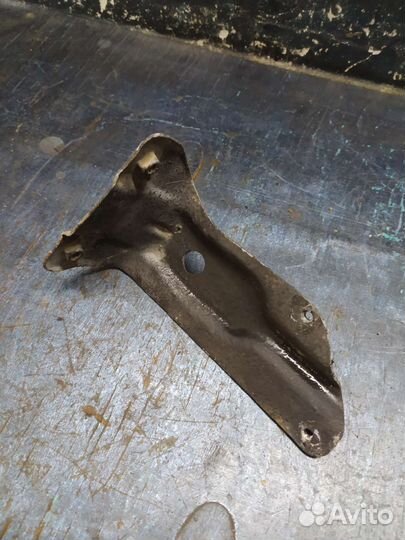 Кронштейн крыла Volkswagen Golf V