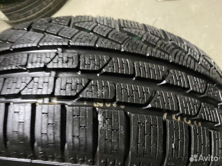 Pirelli Winter Sottozero 210 Serie II 225/50 R17 94H