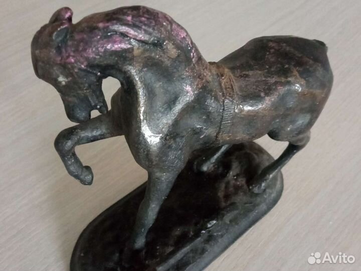 Конь чугунный куса