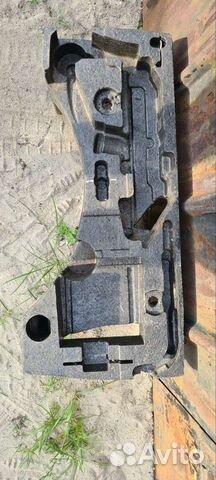 Ящик под инструменты Passat CC 2011 года