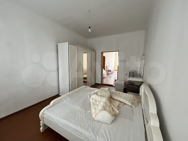 4-к. квартира, 130 м², 1/2 эт.