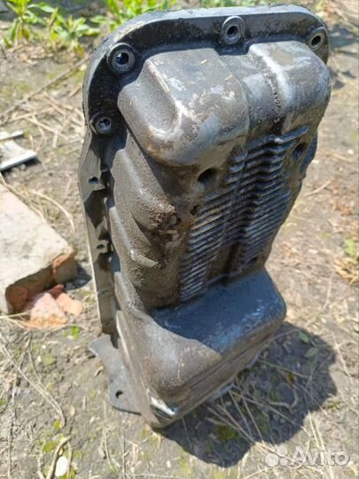 Картер двигателя