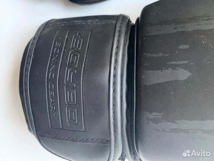 Боксерские перчатки и защита голени