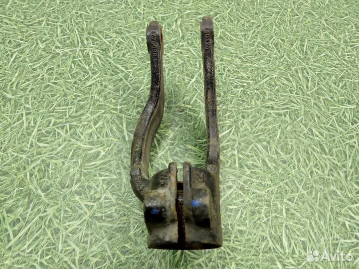 Крепление амортизационной стойки Bmw X5 E70