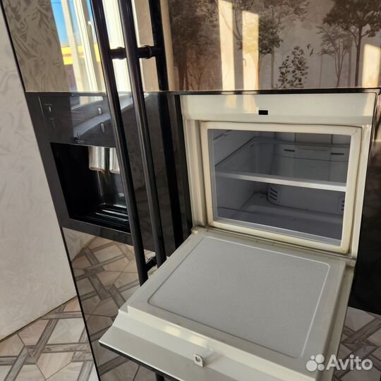 Холодильник Samsung Side by side