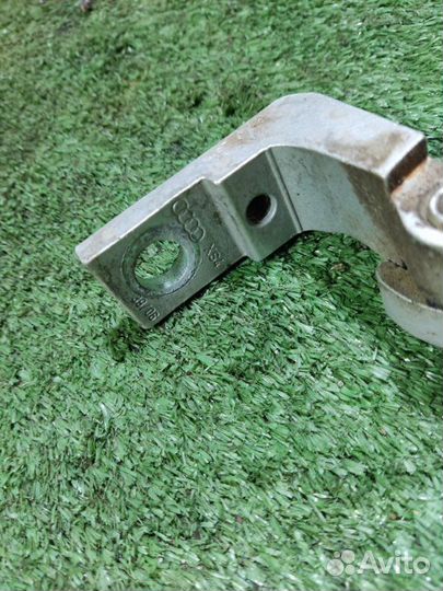 Петля двери передняя правая Audi A6 C6