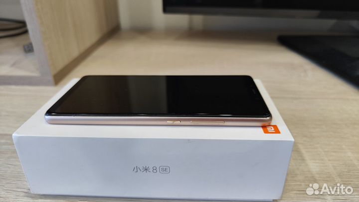 Xiaomi Mi 8 SE, 6/64 ГБ