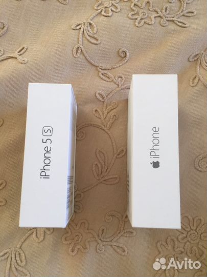Телефон iPhone коробка