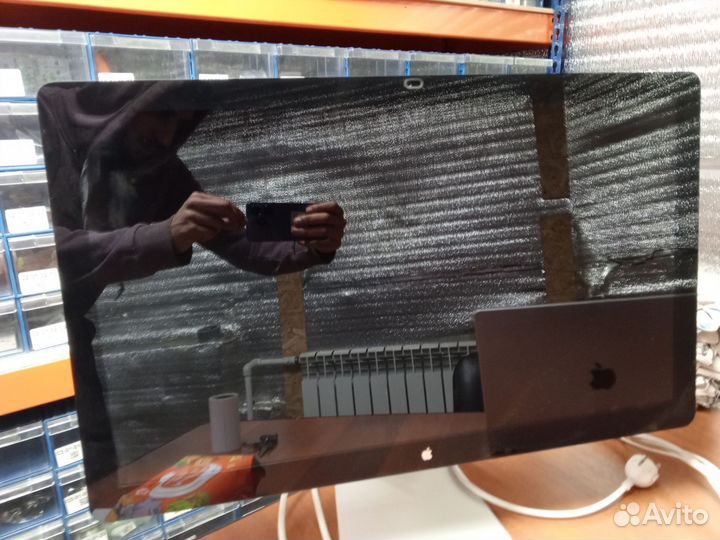 Монитор Apple LED Cinema (28 дюймов)