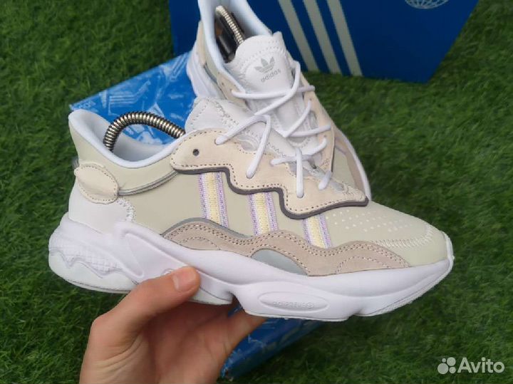 Кроссовки adidas ozweego