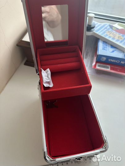 Шкатулка для украшений на замочке новая