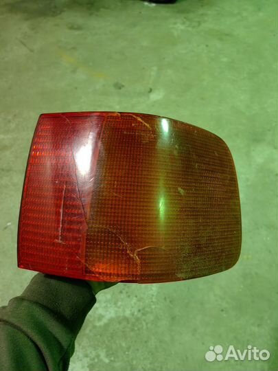 Продам б/у задний правый фонарь на Audi 80