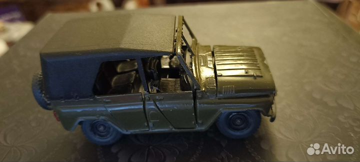 Модель автомобиля УАЗ 1:43