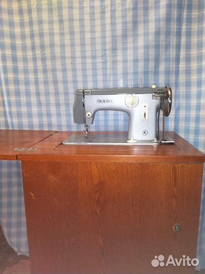 Швейная машина Чайка 2